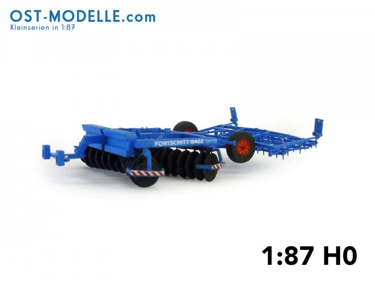 Scheibenegge Fortschritt B402 Transportstellung blau